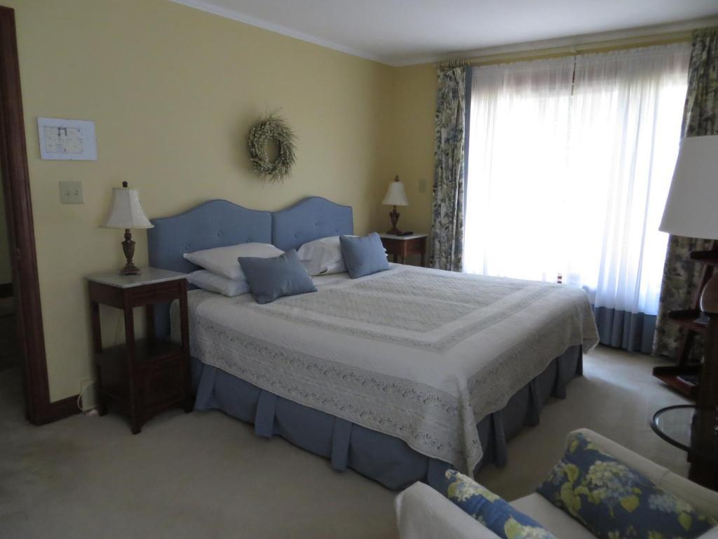 مبيت وإفطار Niagara-on-the-Lake سيدار جابليس بد آند بريكفاست الغرفة الصورة