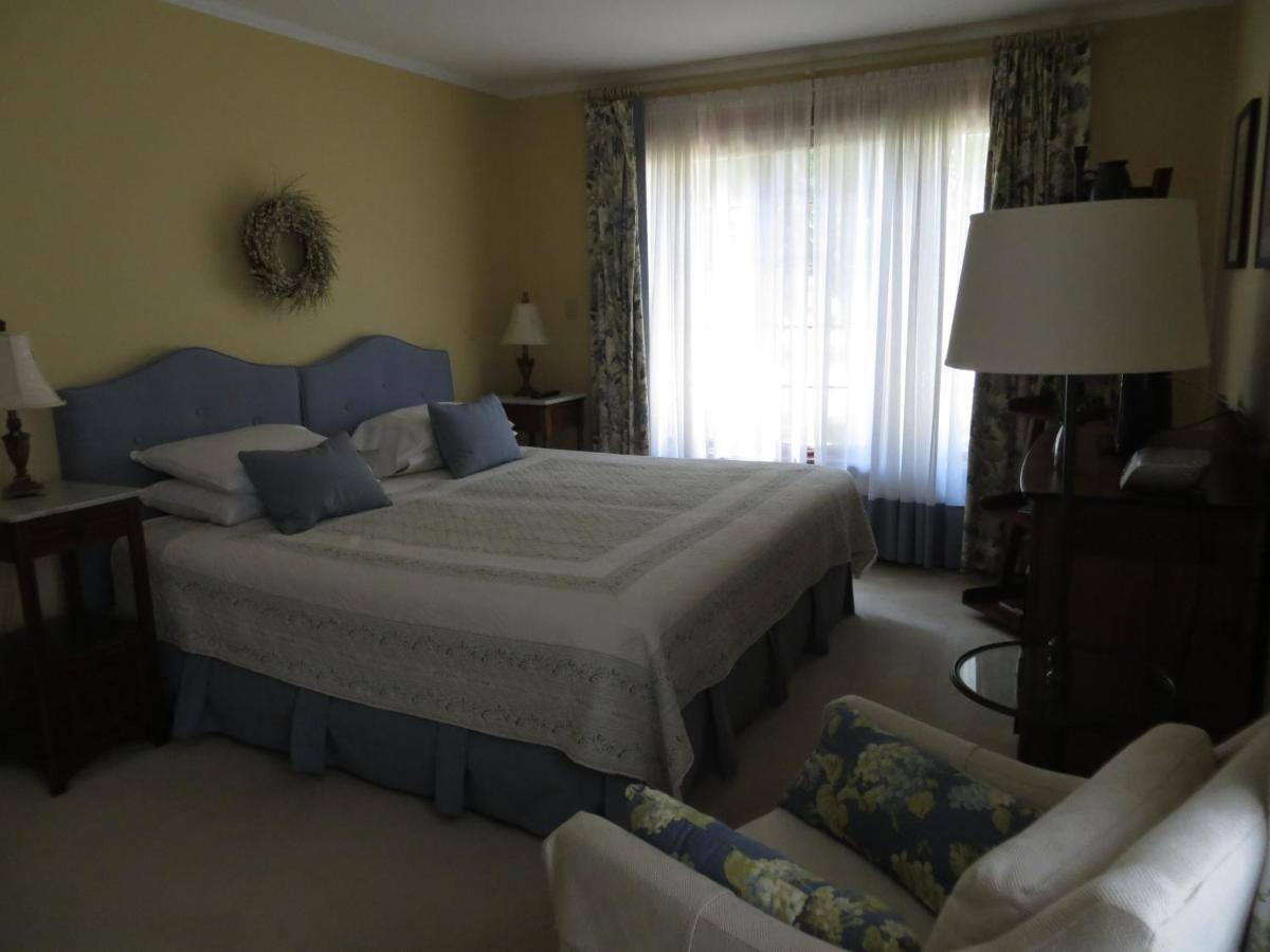 مبيت وإفطار Niagara-on-the-Lake سيدار جابليس بد آند بريكفاست الغرفة الصورة